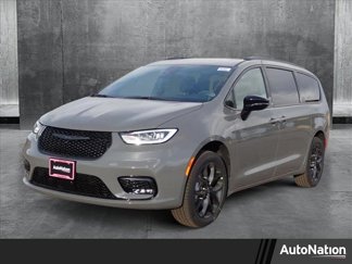 New 2025 Chrysler Pacifica Limited image 1