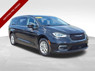 Used 2023 Chrysler Pacifica Touring-L image 1