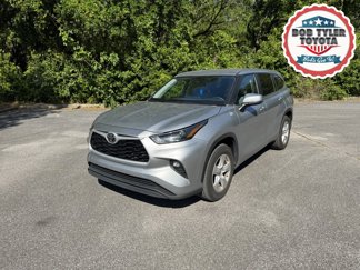 Used 2023 Toyota Highlander LE image 1