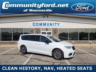 Used 2024 Chrysler Pacifica Select image 1