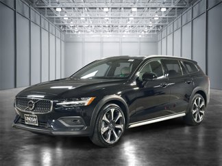 Used 2024 Volvo V60 B5 Cross Country Ultimate image 1