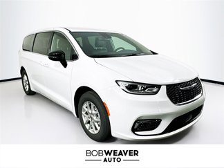 New 2025 Chrysler Pacifica Select image 1