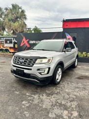 Used 2017 Ford Explorer XLT image 1