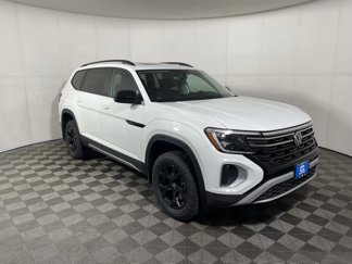 New 2025 Volkswagen Atlas Peak Edition SE image 1