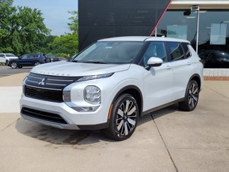 New 2025 Mitsubishi Outlander SE image 1