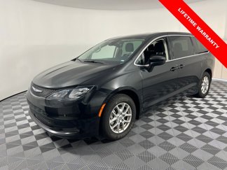 Used 2023 Chrysler Voyager LX image 1