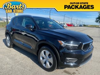 Used 2022 Volvo XC40 T4 Momentum image 1