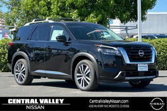 New 2025 Nissan Pathfinder Platinum image 1