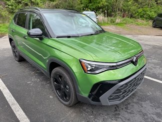New 2025 Volkswagen Taos SE image 1