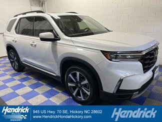New 2025 Honda Pilot Touring image 1