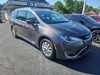 Used 2018 Chrysler Pacifica Touring-L image 1
