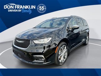 New 2026 Chrysler Pacifica Pinnacle image 1