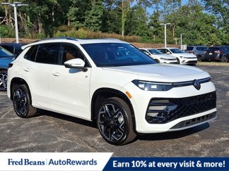 New 2025 Volkswagen Tiguan SEL R-Line image 1