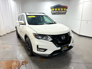 Used 2017 Nissan Rogue SV image 1