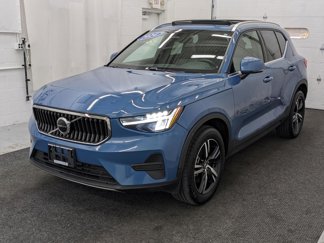 Used 2024 Volvo XC40 B5 Core image 1
