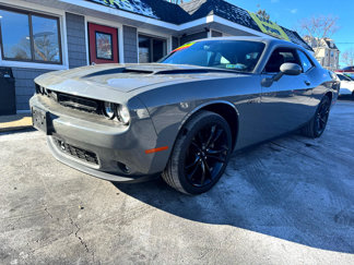 Used 2017 Dodge Challenger SXT Plus image 1