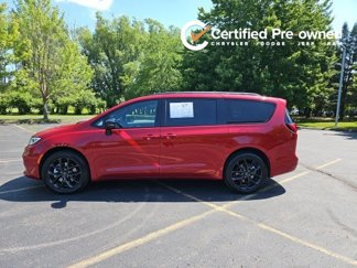 Used 2025 Chrysler Pacifica Limited image 1