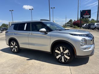 New 2025 Mitsubishi Outlander SE image 1