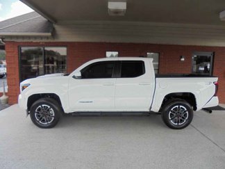 Used 2024 Toyota Tacoma TRD Sport image 1