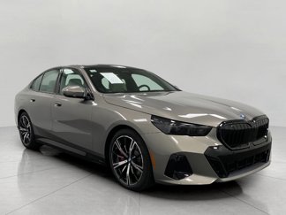 New 2026 BMW 550e xDrive image 1