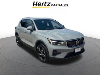 Used 2024 Volvo XC40 B5 Core image 1