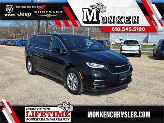 New 2025 Chrysler Pacifica Select w/ Uconnect Theater Family Group image 1