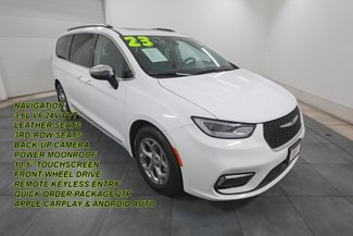 Used 2023 Chrysler Pacifica Limited image 1