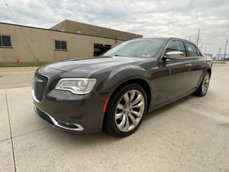 Used 2019 Chrysler 300 Limited image 1