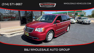 Used 2016 Chrysler Town & Country Touring w/ Driver Convenience Group image 1