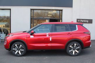 New 2025 Mitsubishi Outlander SE image 1