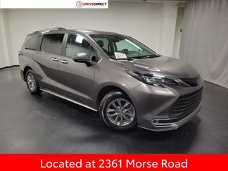 Used 2024 Toyota Sienna XLE image 1