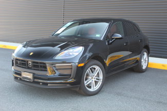 Certified 2025 Porsche Macan image 1