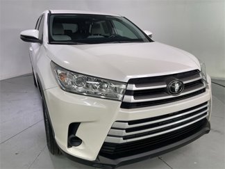 Used 2018 Toyota Highlander LE image 1