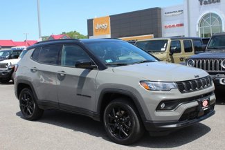 Used 2023 Jeep Compass Altitude w/ Sun and Sound Group image 1