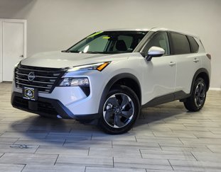 Used 2024 Nissan Rogue SV image 1