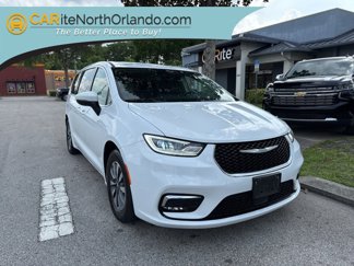 Used 2023 Chrysler Pacifica Touring-L image 1