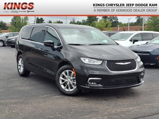 New 2025 Chrysler Pacifica Select image 1