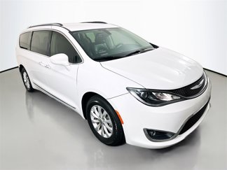 Used 2018 Chrysler Pacifica Touring-L Plus image 1