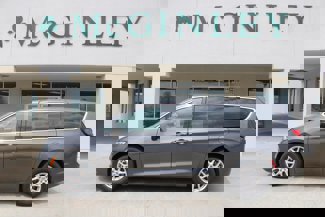 Used 2023 Chrysler Pacifica Touring-L image 1
