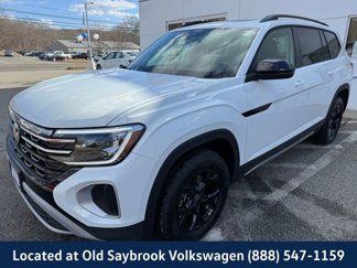New 2025 Volkswagen Atlas Peak Edition SE image 1