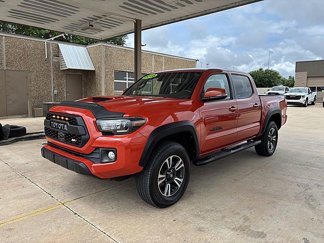 Used 2018 Toyota Tacoma TRD Sport w/ Technology Package image 1