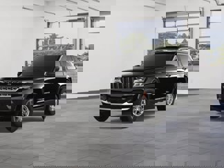 New 2025 Jeep Grand Cherokee Laredo image 1