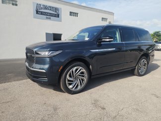 New 2025 Lincoln Navigator Reserve image 1