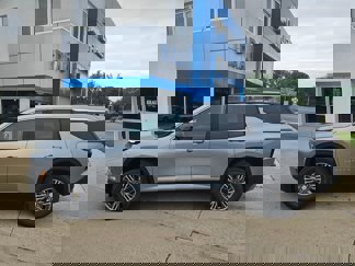 New 2025 Chevrolet Traverse LT image 1