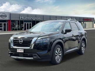 New 2025 Nissan Pathfinder SL image 1