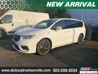 Used 2022 Chrysler Pacifica Touring-L w/ Uconnect Theater Family Group image 1