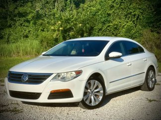 Used 2011 Volkswagen CC R-Line image 1
