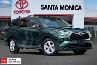 Used 2024 Toyota Highlander LE image 1