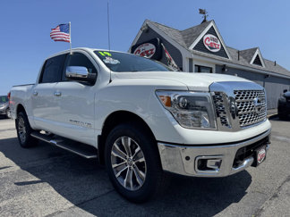 Used 2019 Nissan Titan SL image 1