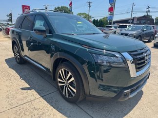 New 2025 Nissan Pathfinder Platinum image 1